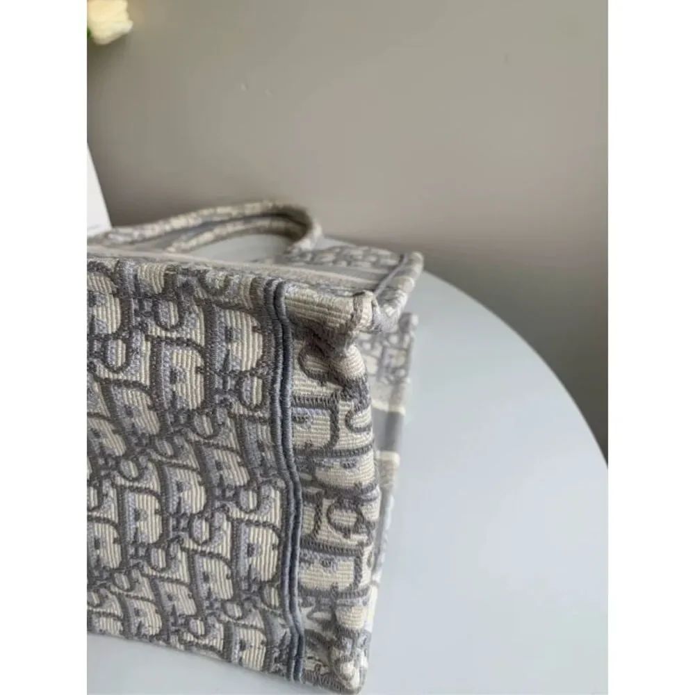 Dior Women Pre-Loved Bag Very Good Condition - Picture 6 of 9